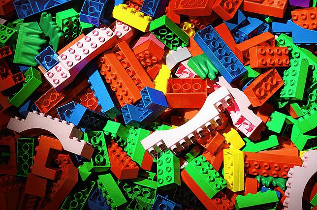 Taschengeld wird meistens benutzt, um Spielsachen zu kaufen – und Süßigkeiten.