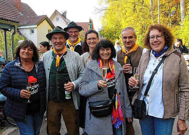 Bild 12: Dirndl und Lederhosen bestimmten das Bild beim Bräunlinger Almabtrieb