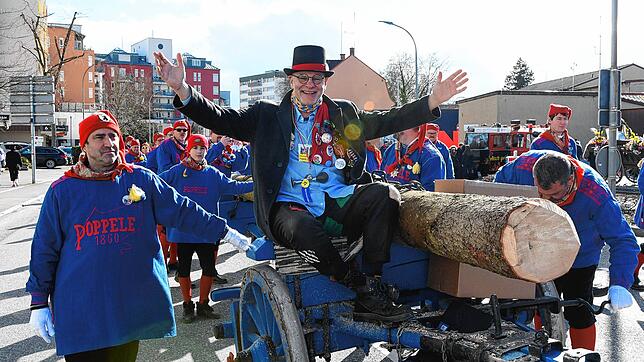 Der hat gut lachen: Singens Oberbürgermeister Bernd Häusler ist entmachtet. Vielerorts im Hegau müssen sich die Stadtoberen am ...