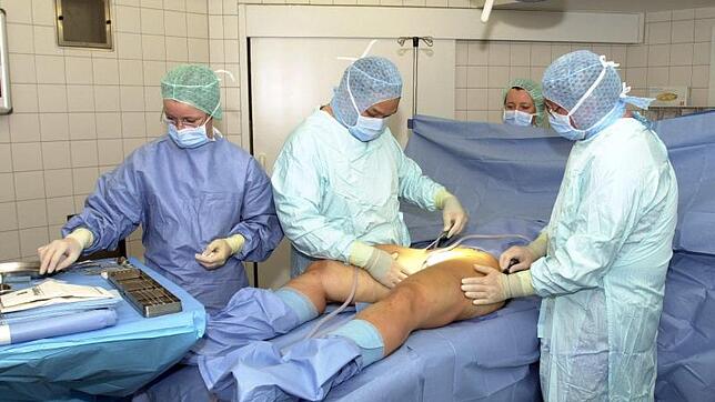 OP-Vorbereitung: Jahr für Jahr lassen sich tausende Frauen und Männer Fett absaugen. Foto: Ulrich Perrey