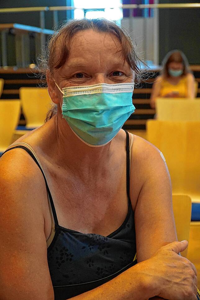 Karin Wald aus Brigachtal möchte sich auch von der langen Warteliste bei ihrem Hausarzt lösen und nimmt den heutigen Termin gerne wahr. ...