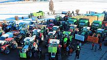 Rund 150 Fahrzeuge, die teilweise auf der Strecke zwischen Unadingen und Neustadt dazukamen beteiligten sich bei der Demofahrt zu der ...