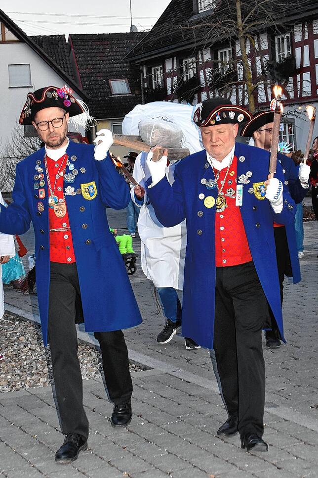 Bild 4: Narren feiern Rosenmontag mit Kindernachmittag und Fackelzug