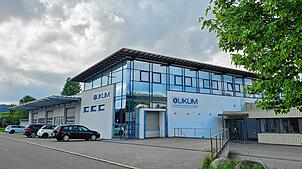 Noch steht am Unternehmensgebäude der Firmennahme Likum. Mittlerweile firmiert das Unternehmen aber unter „FES 360 smart manufacturing ...