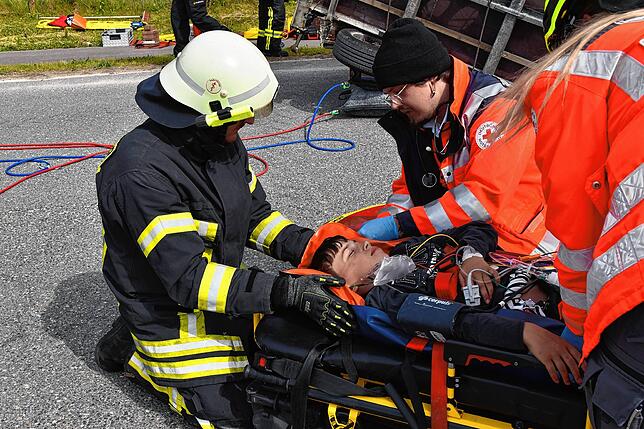 Bild 18: Bilder der Abschlussübung einer Blaulichtorganisationenübergreifenden Fortbildung