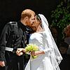 Prinz Harry küsst seine Frau Meghan nach der Trauung in der St.-Georgs-Kapelle.