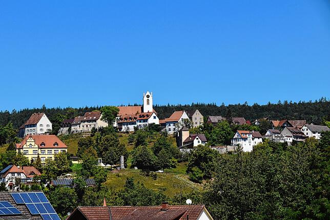 Aach hat viel zu bieten und ist doch keine Touristenhochburg. Sehenswert ist die Altstadt, die hoch oben auf dem Stadtberg thront. Hier ...
