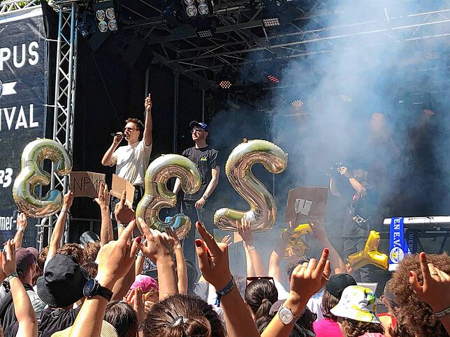 Aus Konstanz, in Konstanz, für Konstanz: Das Duo YZ&Philipp auf der Campus-Festival-Bühne.