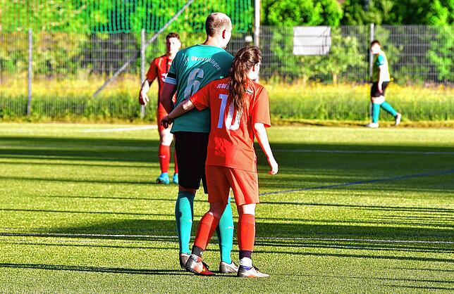 Bild 9: Mira Franzen spielt Fußball bei den Männern des FC 08 Bad Säckingen II – wir haben Fotos!