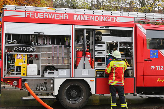 Rund 70 Feuerwehrmänner aus der Region Immendingen-Geisingen und Tuttlingen sind mit elf Fahrzeugen am Samstag in Immendingen bei einem ...