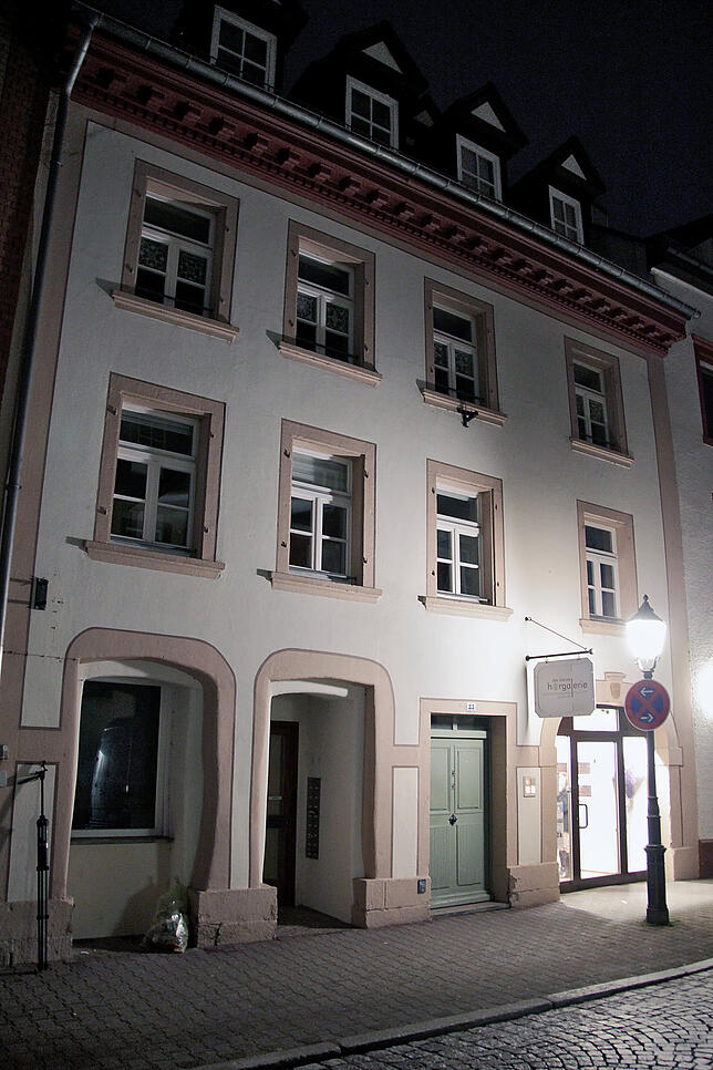 Bild 5: Stolpersteine gegen das Vergessen: 40 Menschen gedenken der Familie Schwarz in der Villinger Gerberstraße