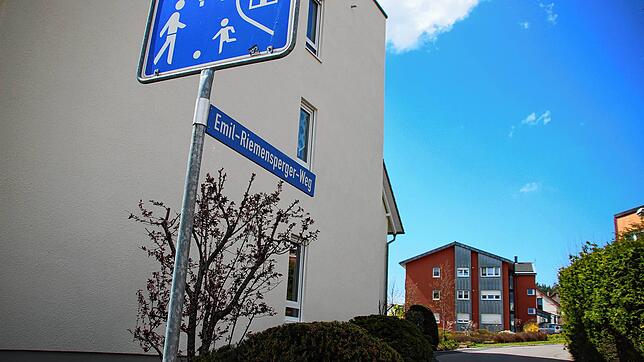 Es ist eine Sackgasse, die heute nach ihm benannt wurde, aber Emil Riemensperger führte die Stadt aus den schwierigen Zeiten nach dem ...