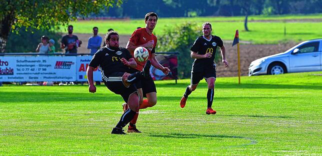 Bild 15: FC Hochrhein besiegt den FC Wallbach deutlich mit 4:0 &ndash; und wir haben die Bilder!
