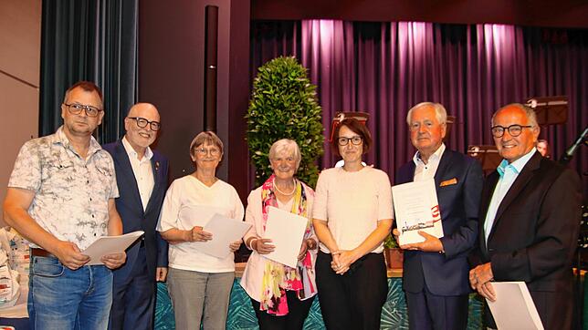 Die Stadträte Jürgen Kempter (links), Maria-Luisa Jessen, (dritte von Links), Monika Haffenegger (vierte von links), Werner Gaiser ...