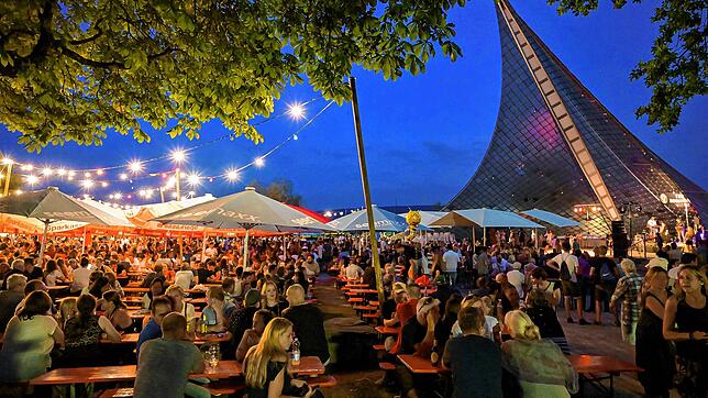 Vor dem Konzertsegel in Radolfzell: Stimmungsvolles Bild vom Hausherrenfest 2019.