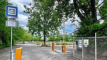 Auch an der Bücklestraße gibt es jetzt einen Park-and-Ride-Parkplatz, wie das Schild zeigt. Zumindest an den Wochenenden, an denen ...