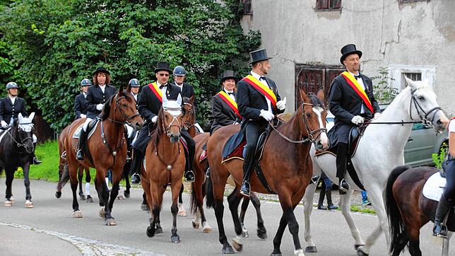 Aufgrund der Corona-Pandemie fiel die Reiterprozession beim Eulogiusfest in Aftholderberg mit sechzehn Reitern deutlich kleiner aus als ...