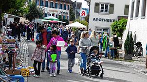 Das Dogerner Herbstfest 2024 zieht wieder viele Besucher aus der Gemeinde und von auswärts an.