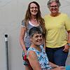 Katholische Baustelle: Gertrud Bernauer-Eckert (sitzend), Ulrika Schirmaier (links) und Karin Höhl fordern gleiche Rechte für Frauen in ...