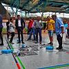 Auf einem großen Lageplan der Stadt, der am Boden der Jahnhalle aufgebaut war, konnten die Teilnehmer des Bürgerworkshops ihre Wünsche ...