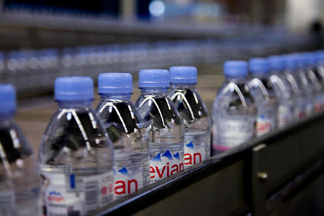 Zu Danone gehört die Wassermarke Evian.