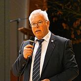 Bürgermeister Wolfgang Sigrist moderierte die Kandidatenvorstellung. | Bild: Heinrich Sturm