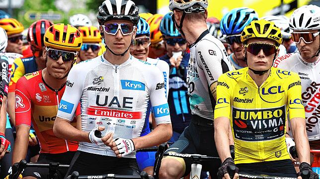 Tadej Pogacar (vorne links) und Jonas Vingegaard (vorne rechts) vor dem Start der 14. Etappe im Jahr 2023.
