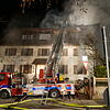 Die Brandausbreitung in den Zwischendecken des Gebäudes führte dazu, dass die Löscharbeiten bis in den frühen Mittwochmorgen andauerten.