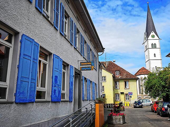 Im alten Schulhaus in der Markdorfer Altstadt sind die Musikschule Raumschaft Markdorf sowie ein Kindergarten untergebracht.