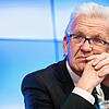 Winfried Kretschmann ließ seine Ansprache nach der Ministerpräsidentenkonferenz mit der Kanzlerin ausfallen &ndash; zu lange gingen die ...