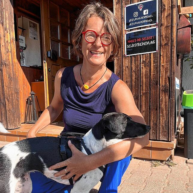 Alex Fröhlich aus Köln mit Hündin Gisela schätzt die lockere Atmosphäre. „Viele Campingplätze sind schon sehr spießig“, sagt ...