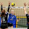 Amelie Tücking (blaues Trikot) findet die Lücke im Block des TV Waldgirmes. Nach einer 2:1-Führung unterlag Villingen mit 2:3-Sätzen.
