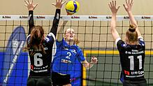 Amelie Tücking (blaues Trikot) findet die Lücke im Block des TV Waldgirmes. Nach einer 2:1-Führung unterlag Villingen mit 2:3-Sätzen.