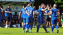 Jubel bei den Volkertshausener Spielern. Sie gewinnen beim SV Orsingen-Nenzingen 2:1.