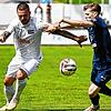 Der FC 08 Villingen, hier Fabio Pfeifhofer (links) im Zweikampf mit Gino Portella, holt in der Fußball-Oberliga gegen den 1. CRF ...