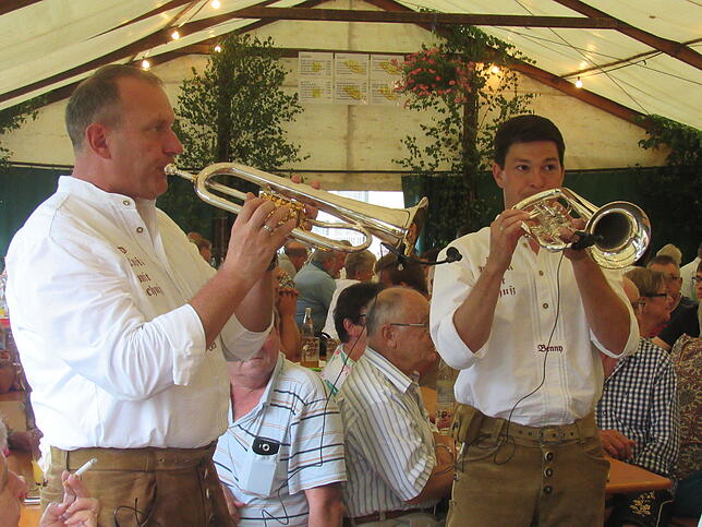 Bild 15: Bilder: Heißes Sommerfest in Engelswies mit Blaskapelle Peng