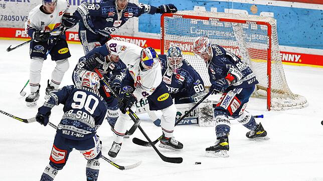 Trubel vor dem Tor der Wild Wings in der Partie gegen den EHC Red Bull München. Am Ende durften die Schwenninger nach einer turbulenten ...
