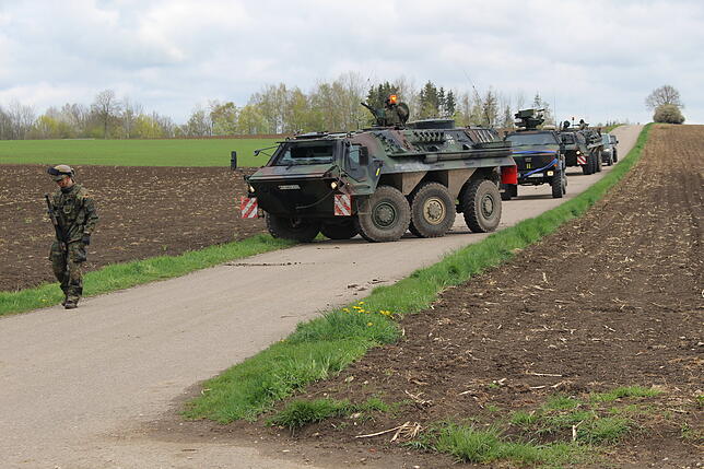 Bild 5: Sprengfallen, Medizinverkäufer und Bewaffnete in Aasen: Das erlebt die Bundeswehr bei ihrer Übung