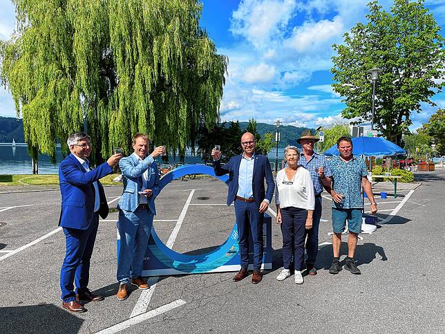 Eröffnung der Zukunftsquelle-Tour in Sipplingen (von links) : Kaufmännischer Geschäftsfüherer Michael Stäbler und technischer ...