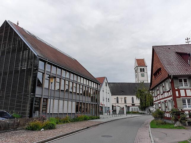 Ortsmitte: Rathaus, Kirche St. Martin