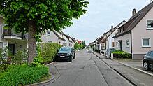 Die enge Hahnstraße soll zur Fahrradstraße werden. Dann müssten Autofahrer den Radfahrern das Vorrecht gewähren. Schon heute gilt dort ...