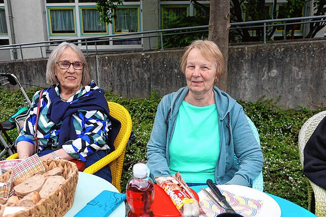 Bild 14: Die Petershauser Nachbarschaft feiert auf dem Konstanzer Georg-Elser-Platz