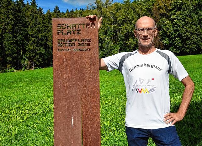 Hubert Becker gehört zum Organisationsteam, das den Gehrenberglauf des TVM vorbereitet und bei der Streckenplanung auf ...