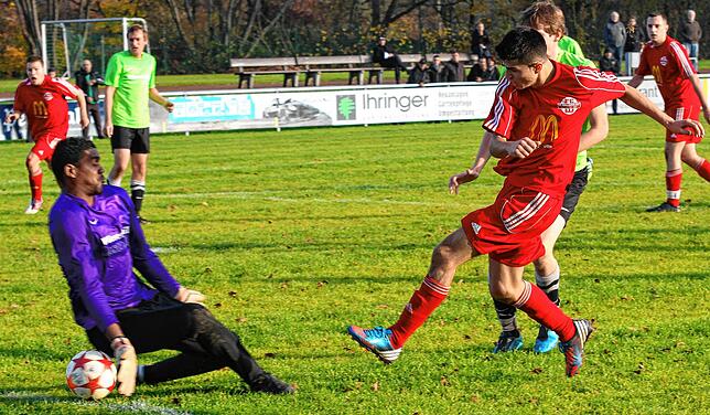 Tor-Talent: Der aus dem Nachwuchs gekommene Bilal Yusuf Cam (rechts) erzielte für den FC Wallbach in seiner Premieren-Saison 21 Tore. ...