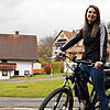 Anna-Maria Huber hat das Auto durch ein Pedelec ersetzt und erledigt damit alltägliche Fahrten.