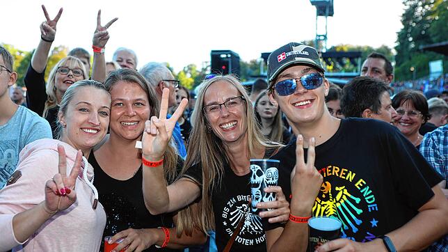 Bild 33: Die Toten Hosen geben sich in Konstanz die Ehre. Fotos aus dem ausverkauften Stadion