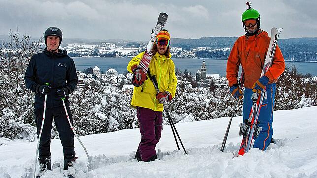 Marcel Bergelt, Christoph Herr und Sebastian Fritz (von links nach rechts) stehen in Skimontur Ende Januar 2021 auf der verschneiten ...