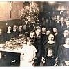 Weihnachtsfeier im Kreispflegeheim Jestetten 1927: In der Bildmitte Dr. Max Lichtenberger mit seiner Tochter Ruth. Der zweite Mann von ...
