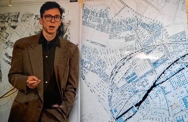 Planer Michael Palm präsentiert das Projekt „Aus der Stadt über den Fluß auf den Berg“.