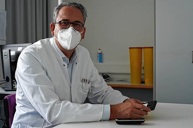 Internist und Pneumologe Hinrich Bremer behandelt Covid-19-Patienten in der Schwarzwald-Baar-Klinik in Donaueschingen.